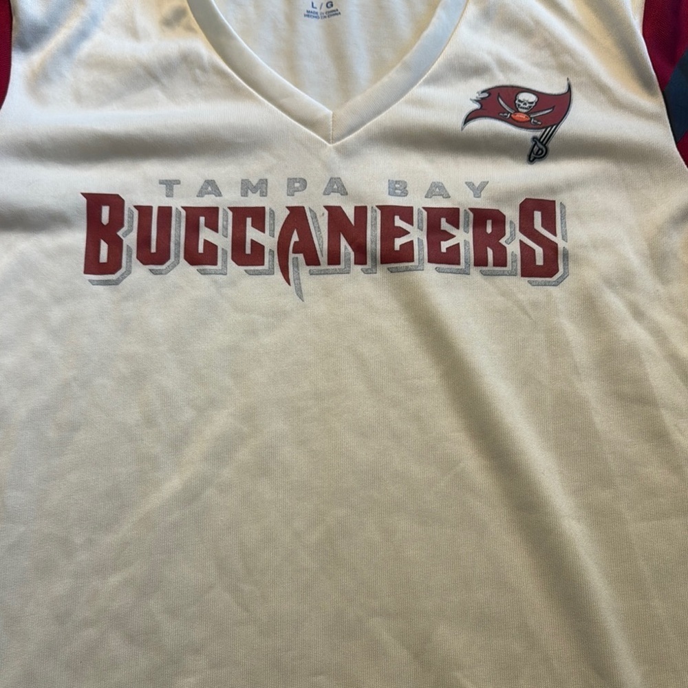 Women's Starter White Tampa Bay Buccaneers Kick Start V-Neck T-Shirt - Picture 3 of 6